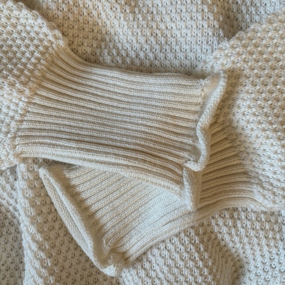 White Beresia Turtleneck - Picture 2 of 7